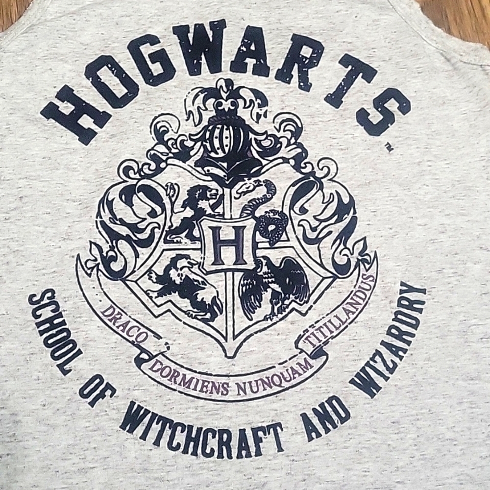 Harry Potter Hogwarts womams tank top gray size Small